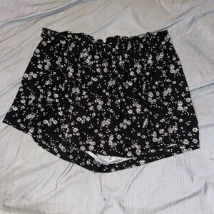Brand: No Comment | Size: Large | Color: Black with White and Yellow flowers